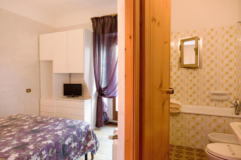 Koupelna v ubytování Albergo Centrale Scanno