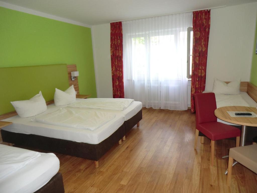 Postel nebo postele na pokoji v ubytování Hotel Pension Haydn