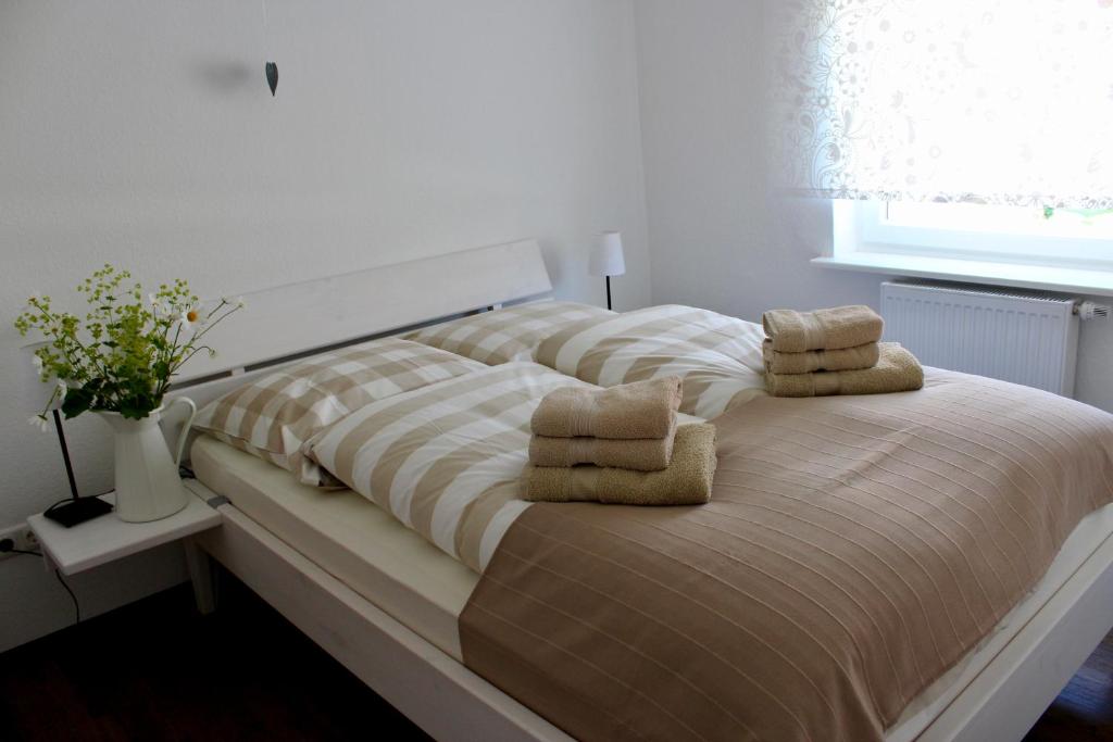 a bedroom with a large bed with two towels on it at Kleines Landleben in Hohwacht