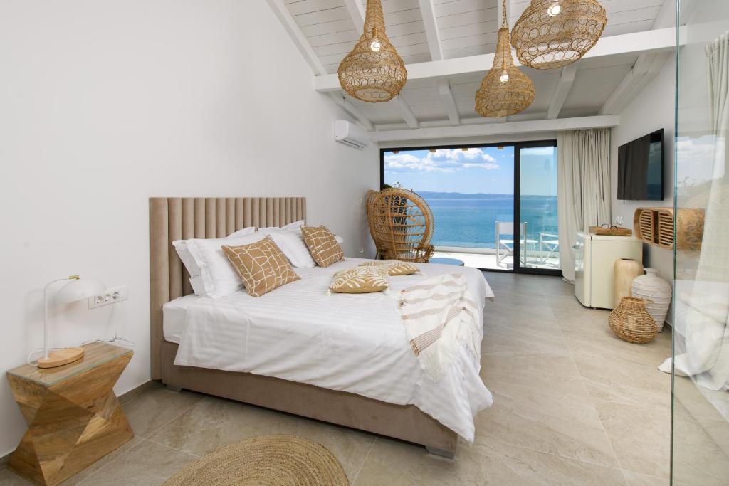 Gallery Luxury Suites & Rooms-Only Adults - 2