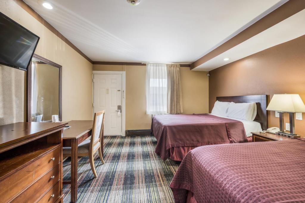 Knights Inn Trevose - Deluxe Two Queen Beds Smoking