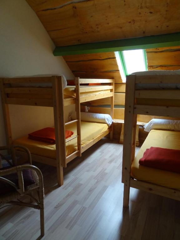 Auberge La Soulan - Cama Em Quarto Com 4 Camas E Casa De Banho Comum
