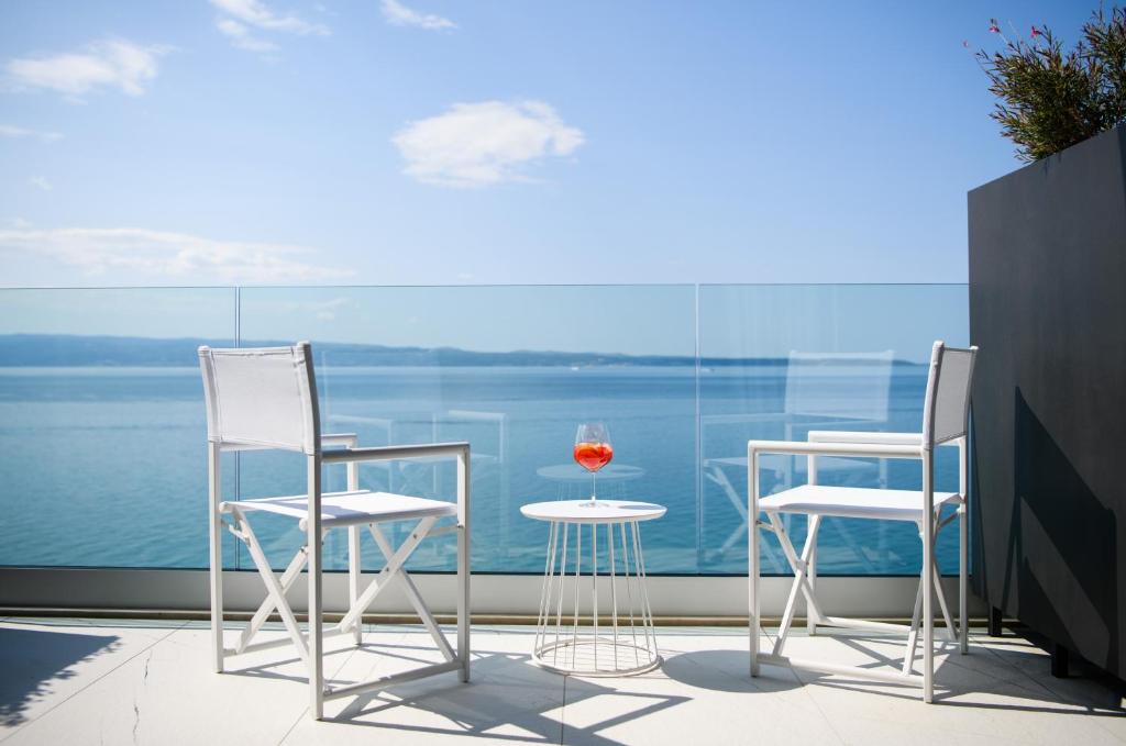 Gallery Luxury Suites & Rooms-Only Adults - 11