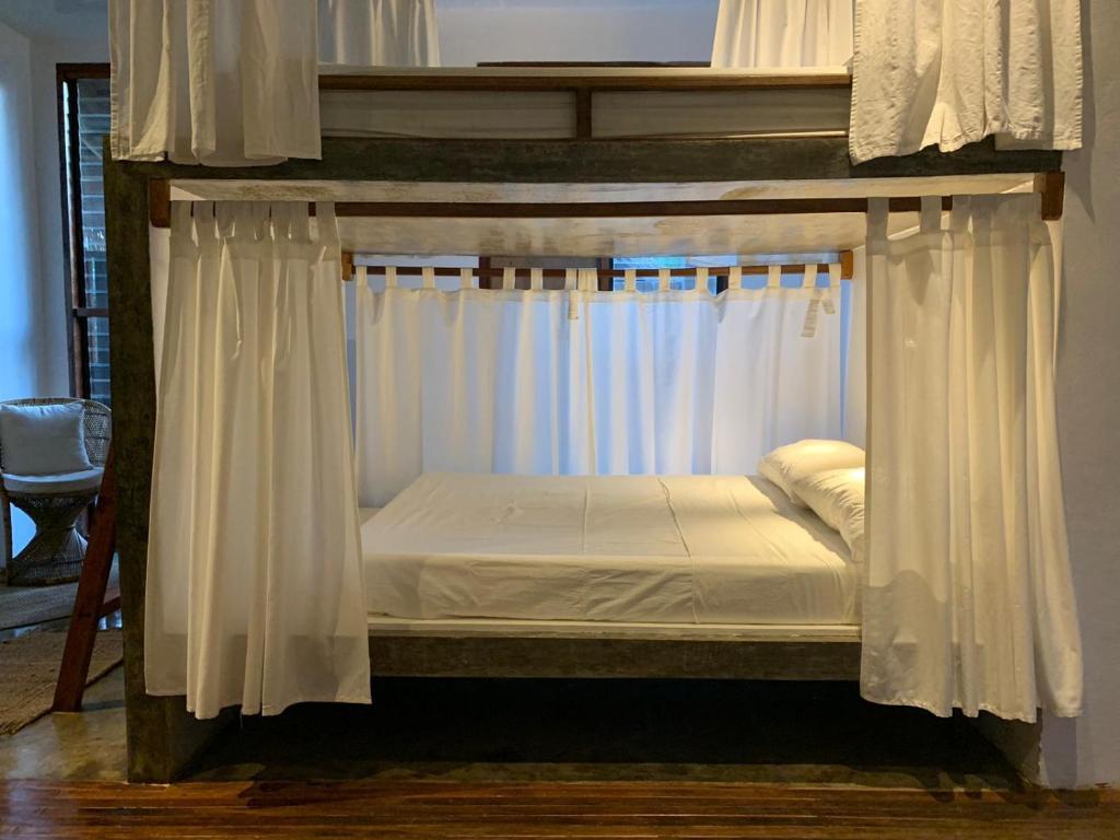 Postel nebo postele na pokoji v ubytování Kaha Island Stay