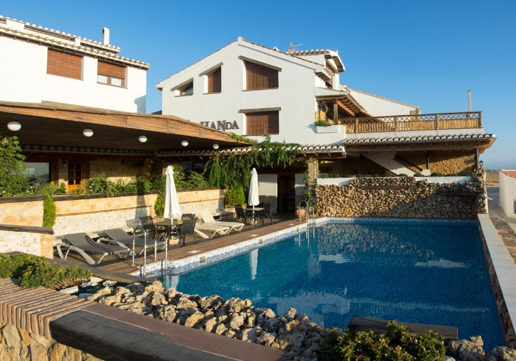Bazén v ubytování Alhanda Apartahotel nebo v jeho okolí
