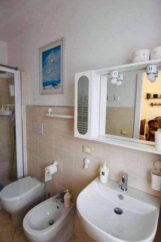 A bathroom at B&B Tou Lì