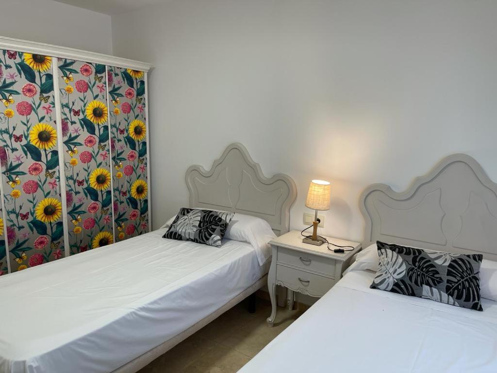A bed or beds in a room at Apartamentos Montalvo Leiro