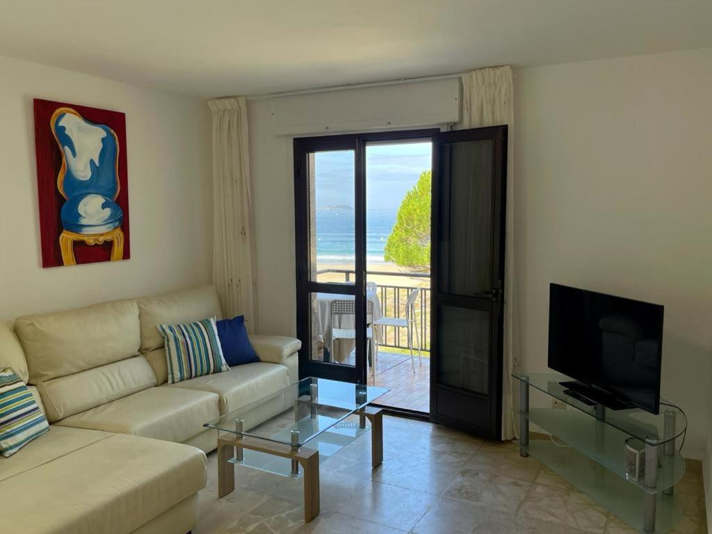 A seating area at Apartamentos Montalvo Leiro