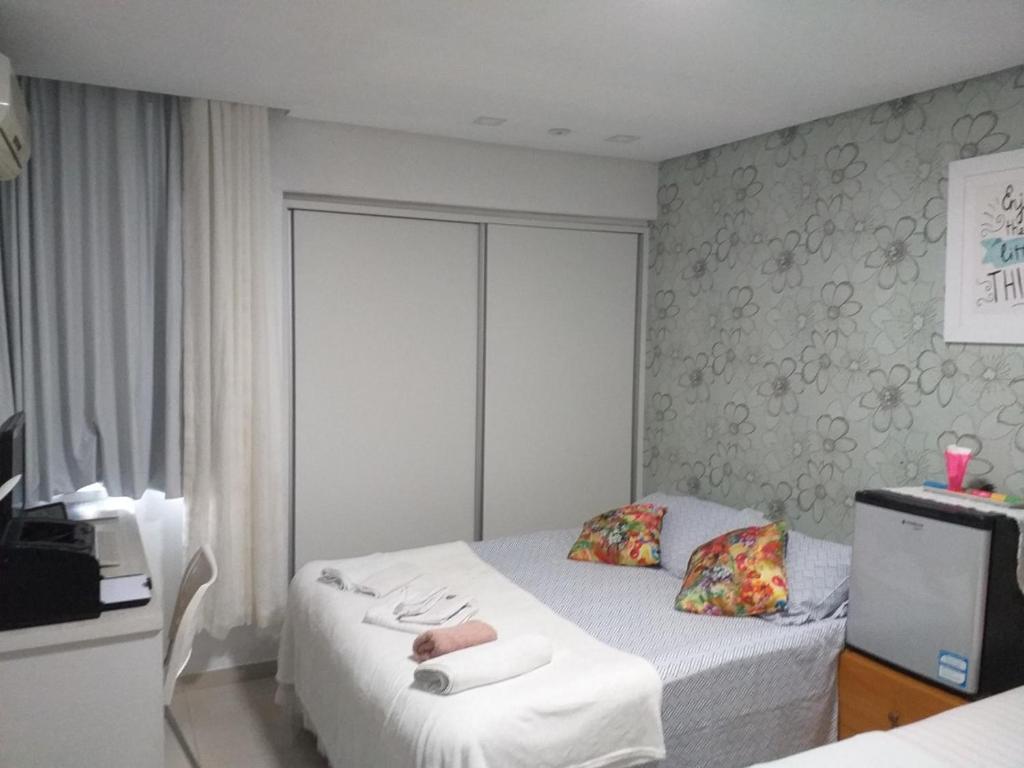 Un pat sau paturi într-o cameră la AMPLA e CONFORTÁVEL SUITE - BAIRRO DO ESPINHEIRO - RECIFE