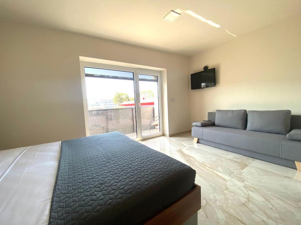 TV a/nebo společenská místnost v ubytování Rooms and Apartments Lisjak
