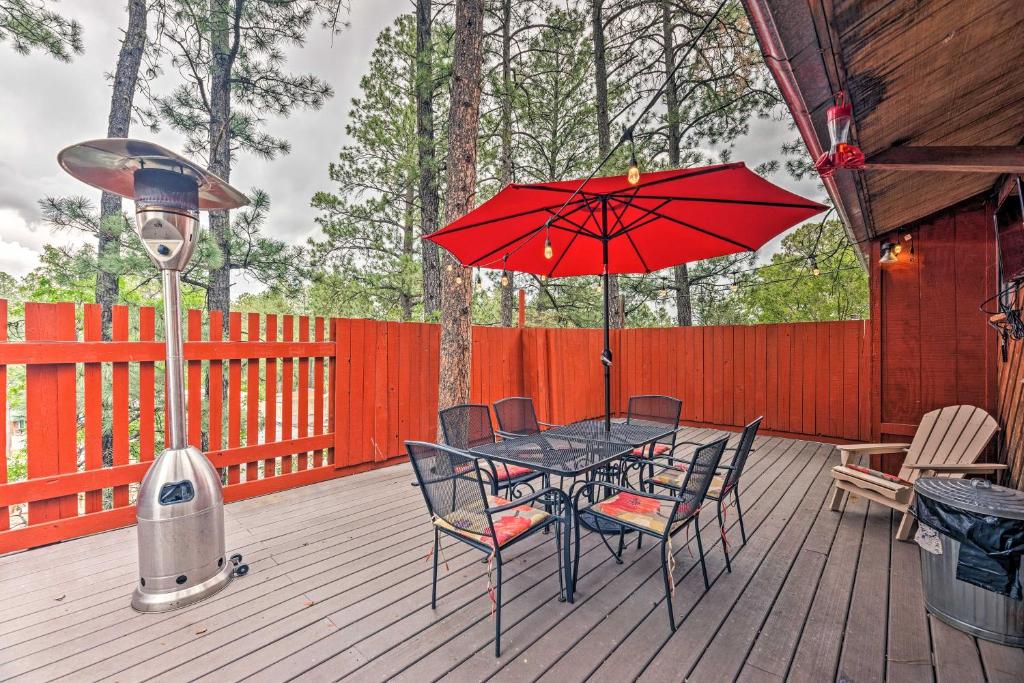 Gallery image of Ruidoso Cabin with Deck and Grill - Walk to Town! in Ruidoso