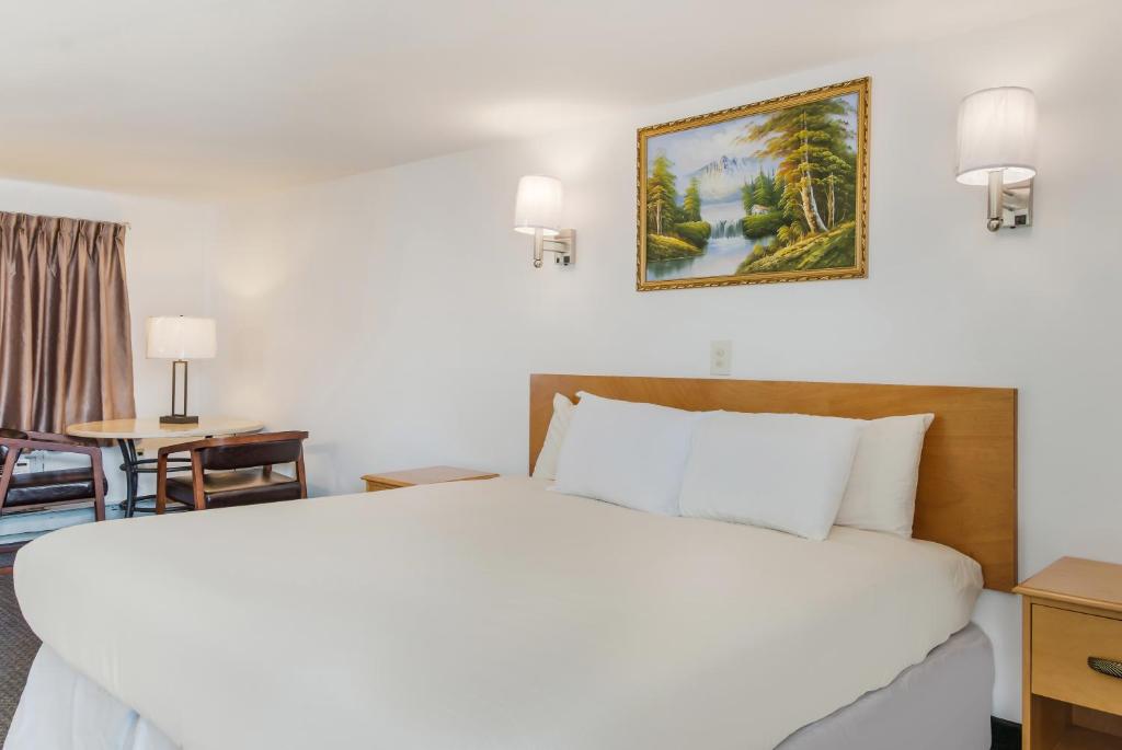 Americas Best Value Inn Hyannis photo