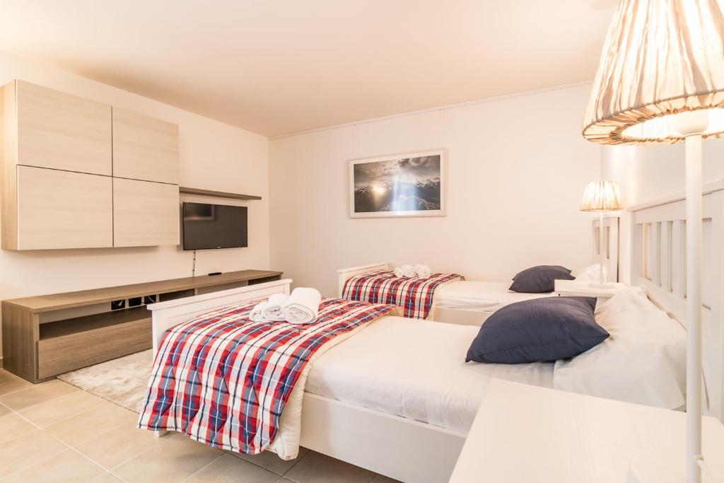Postel nebo postele na pokoji v ubytování Apartment Gli Ulivi 4 - Tremezzina