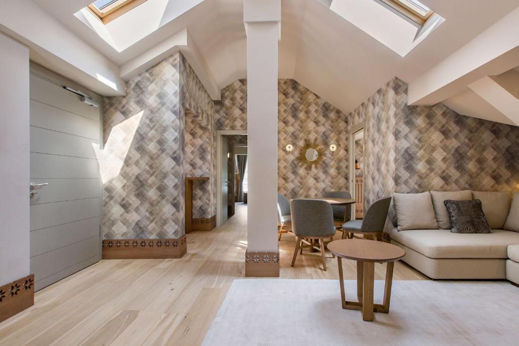 Гостиная зона в Grand Hotel Savoia Cortina d'Ampezzo, A Radisson Collection Hotel