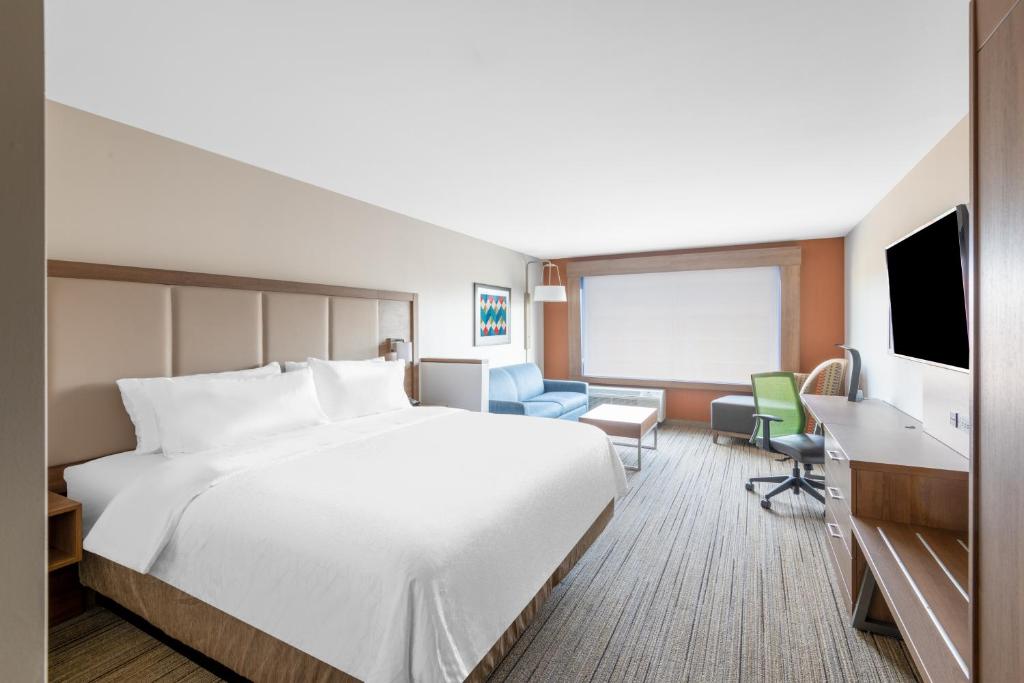 Holiday Inn Express & Suites - Phoenix - Airport North by IHGにあるベッド
