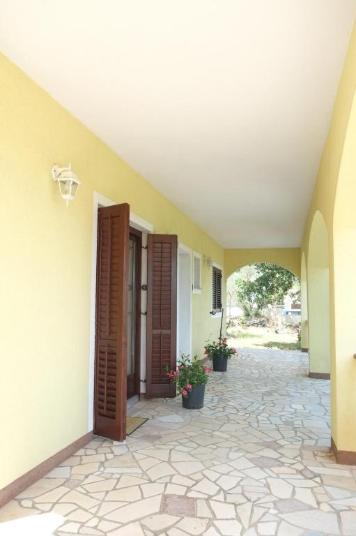Zdjęcie z galerii obiektu Hilltop Villa Risika w mieście Risika