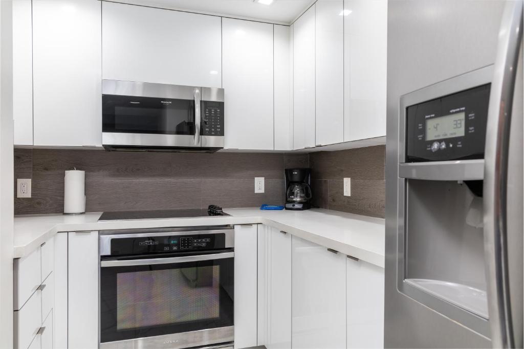 Fortune House Hotel Suites - 
