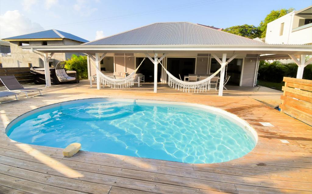 Πισίνα στο ή κοντά στο Villa Morene