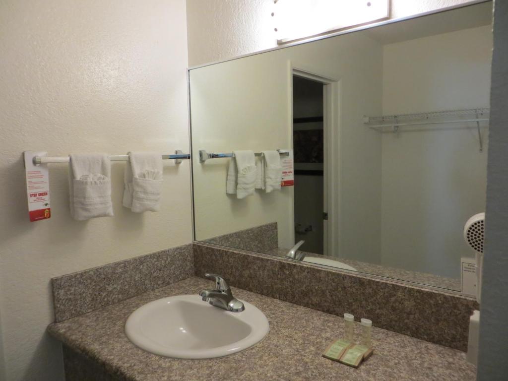 Super 8 by Wyndham Las Vegas North Strip/Fremont St. Area - Room King - Non-fumeur
