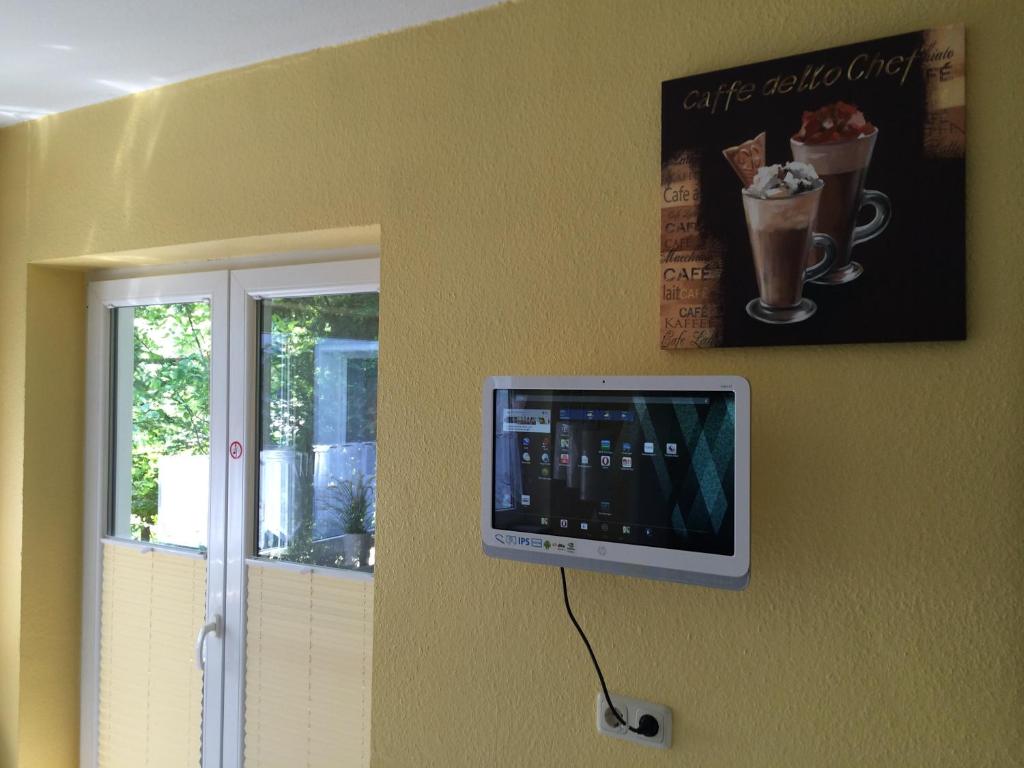 TV a/nebo společenská místnost v ubytování Apartment Erfordia Erfurt am Egapark
