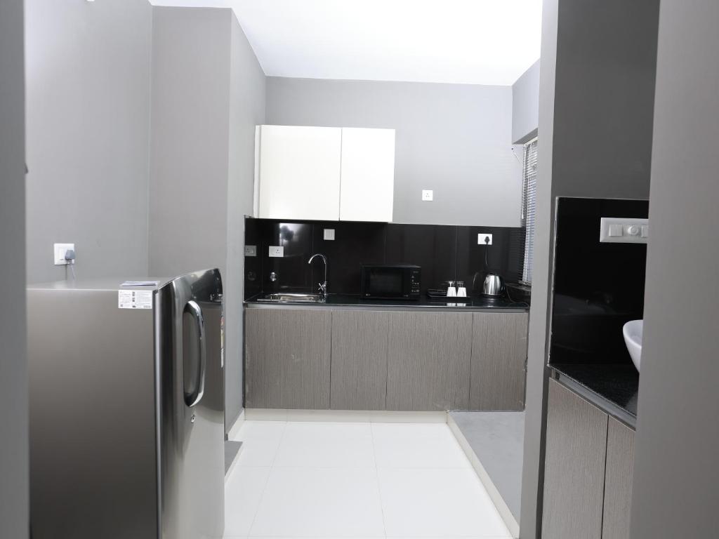 Kuchyň nebo kuchyňský kout v ubytování Transit Suites by GrandWest