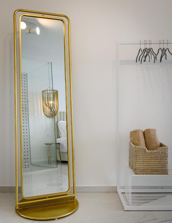 Gallery Luxury Suites & Rooms-Only Adults - 12