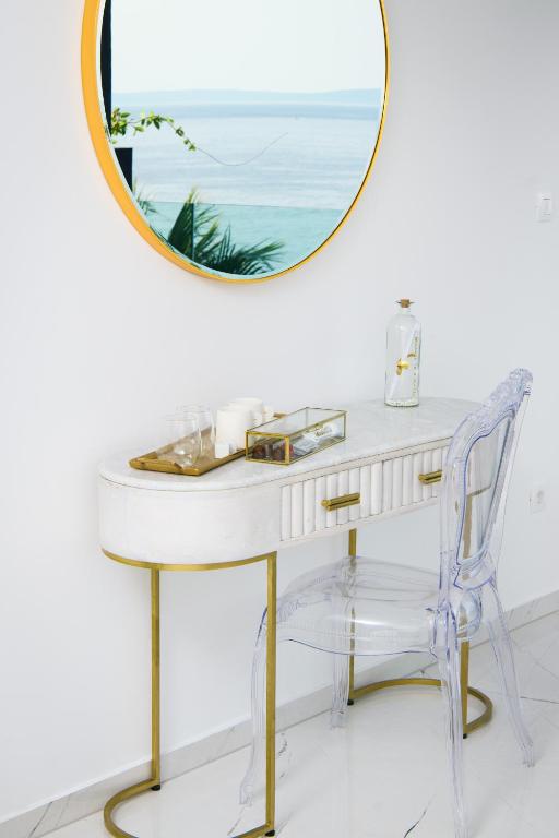 Gallery Luxury Suites & Rooms-Only Adults - 13