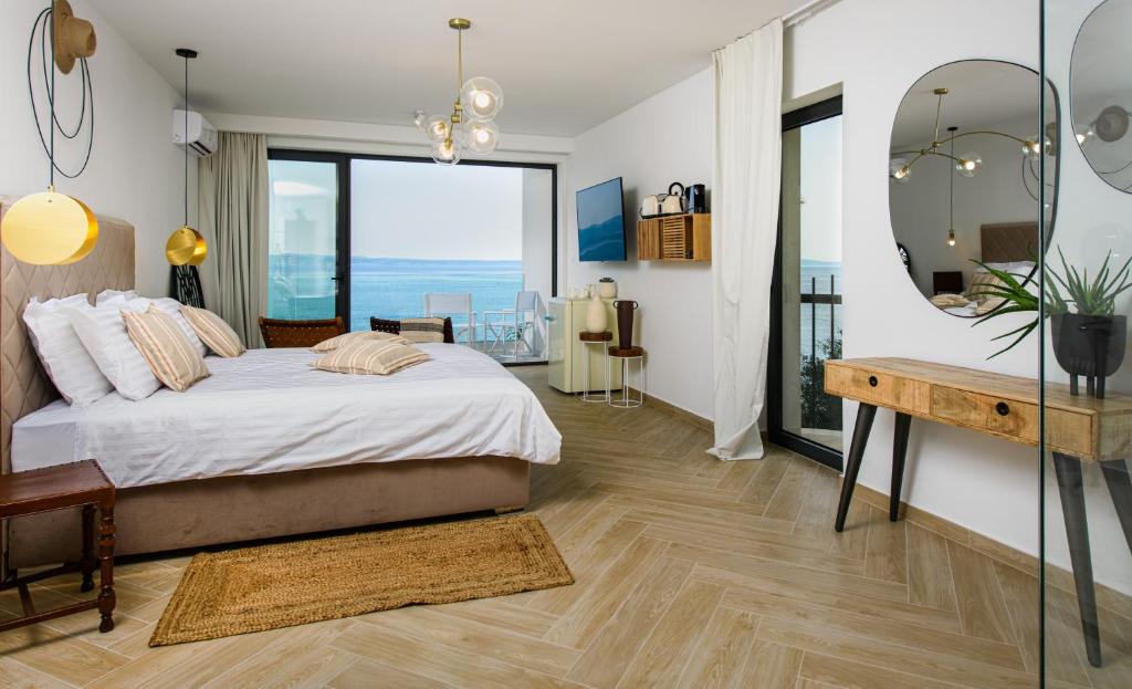 Gallery Luxury Suites & Rooms-Only Adults - 17