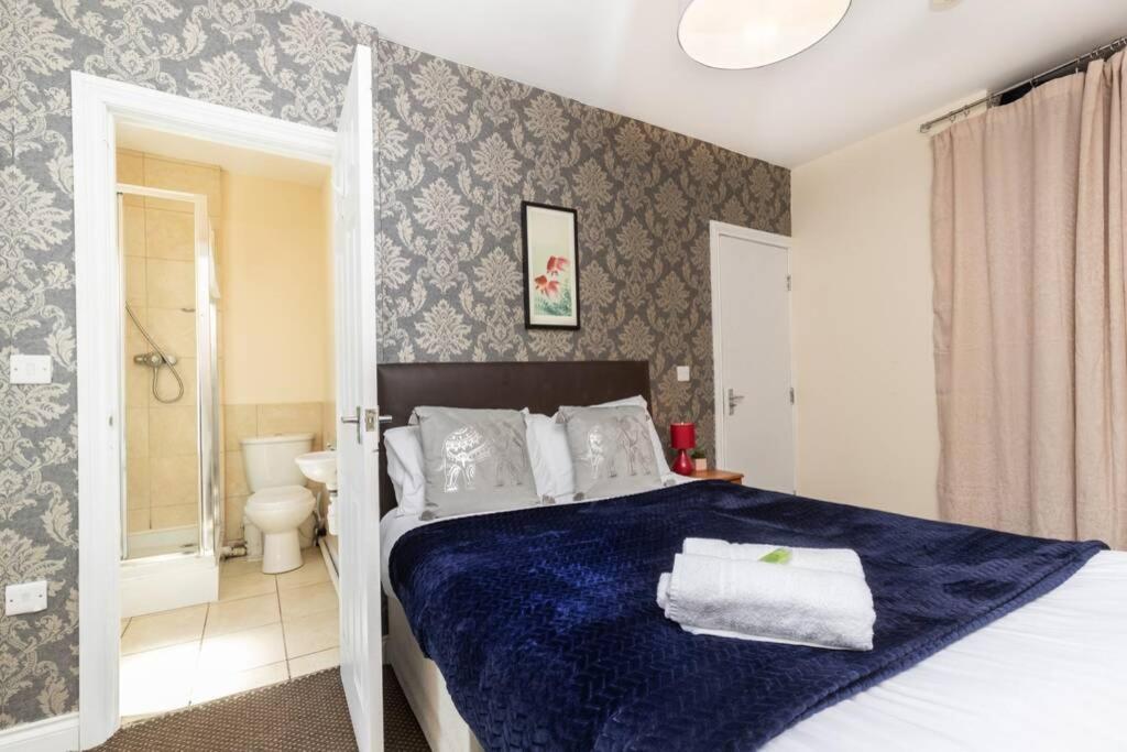 Warwick Street Large 4 bedroom house contractors long stays free parking