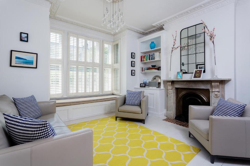 Veeve - Sunshine Yellows in Balham