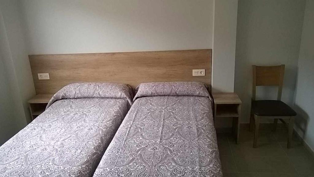 Hotel-Pension BORJA - Twin Room With Private Bathroom