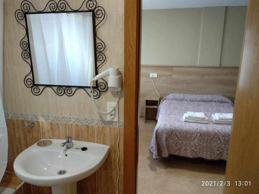 Hotel-Pension BORJA - Twin Room With Bath