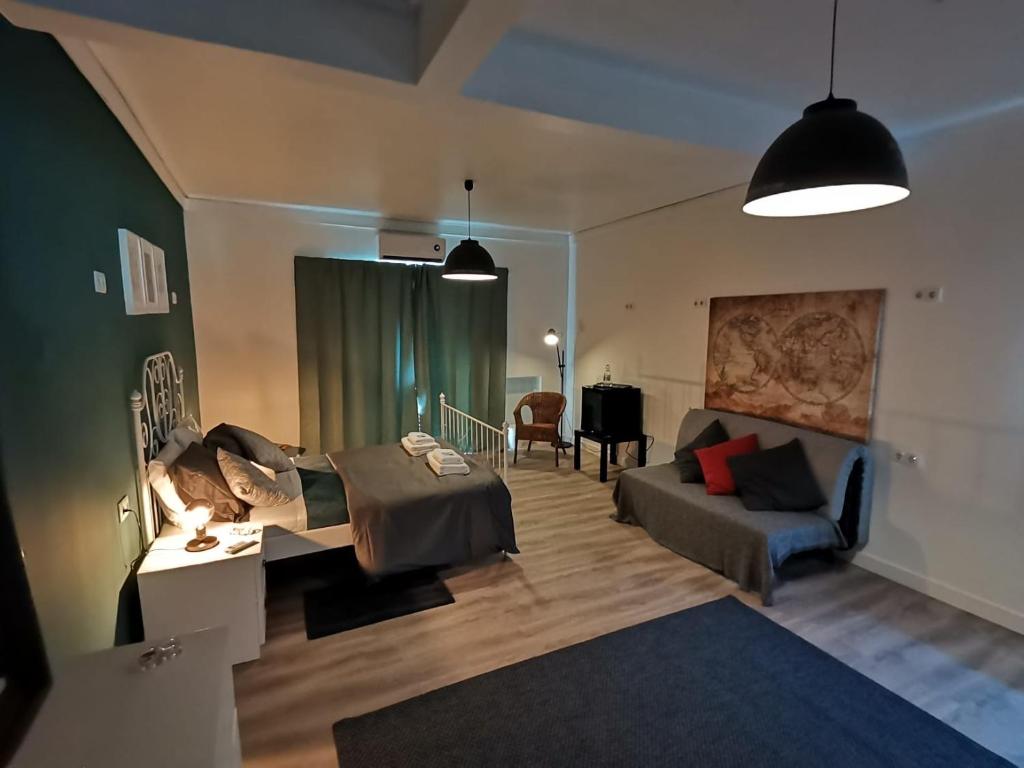 Village Cascais Guest House - Family Room With Private Bathroom