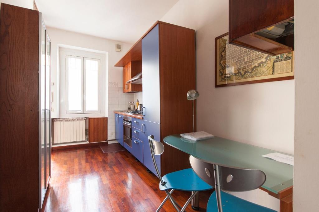 Kuchyňa alebo kuchynka v ubytovaní De Angeli Cozy Apartment- Youhosty