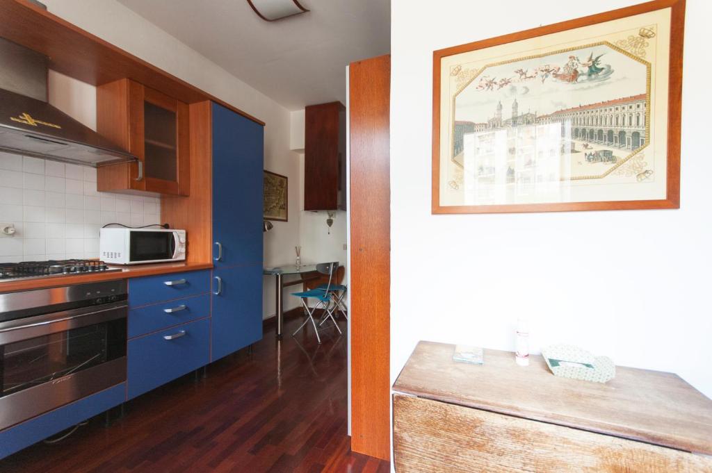 Kuchyňa alebo kuchynka v ubytovaní De Angeli Cozy Apartment- Youhosty
