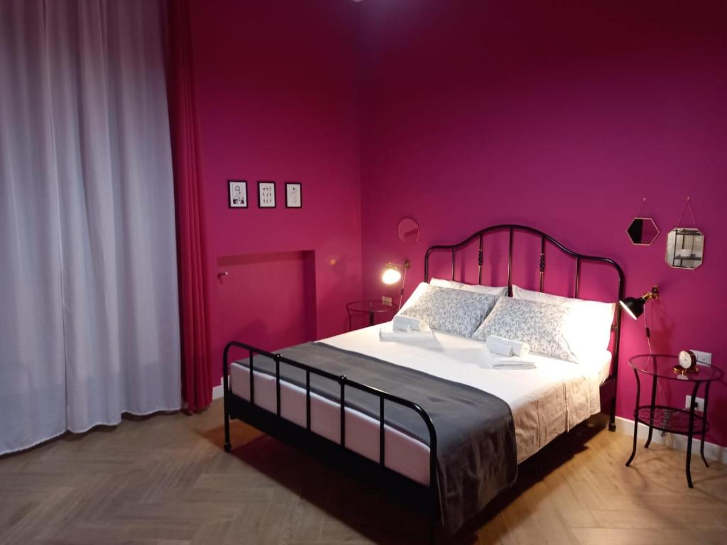 Łóżko lub łóżka w pokoju w obiekcie B&B Stella Scugnizza