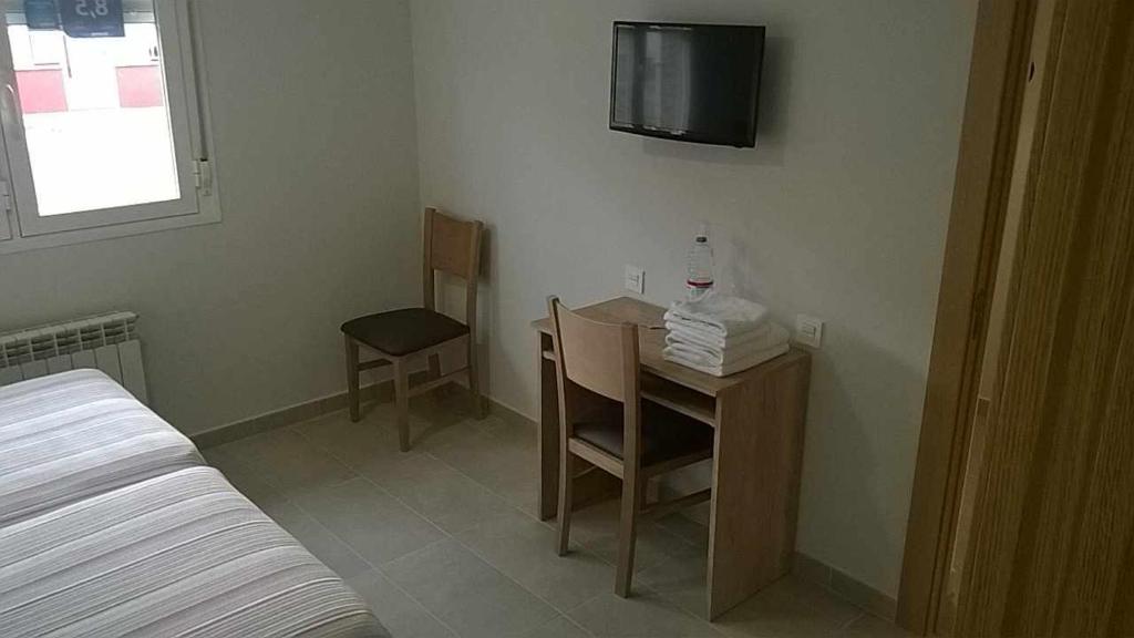 Hotel-Pension BORJA - Twin Room - Disability Access