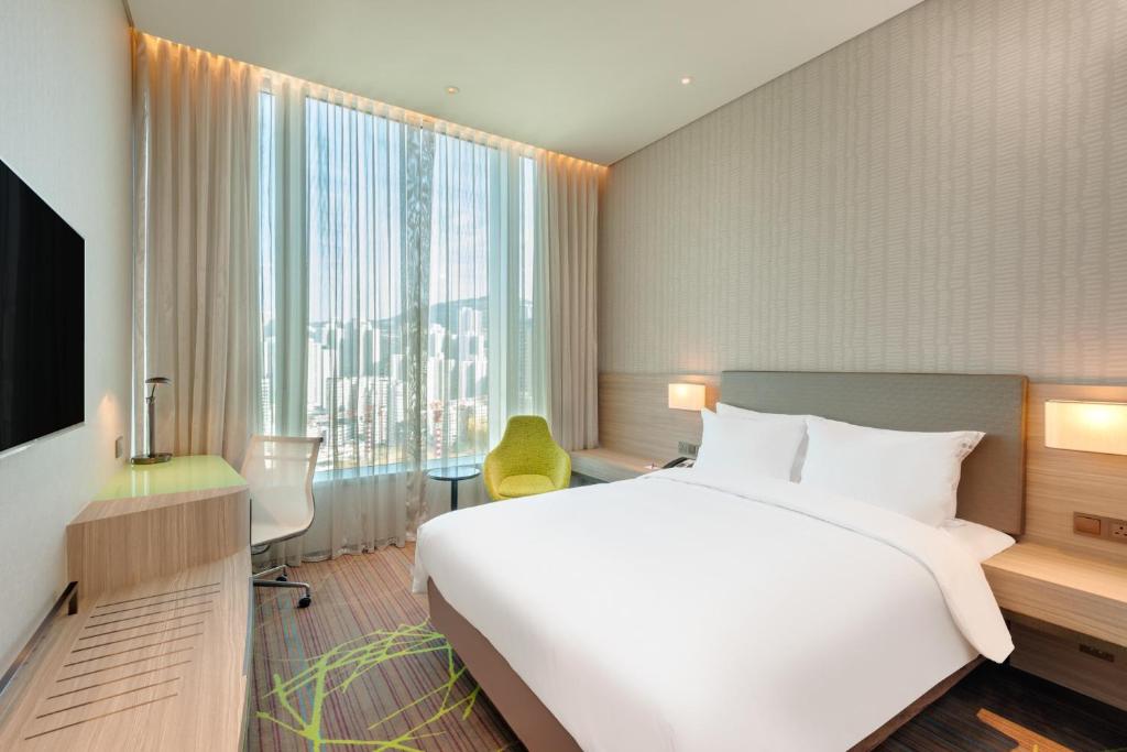 Postel nebo postele na pokoji v ubytování Holiday Inn Express Hong Kong Kowloon CBD2 by IHG