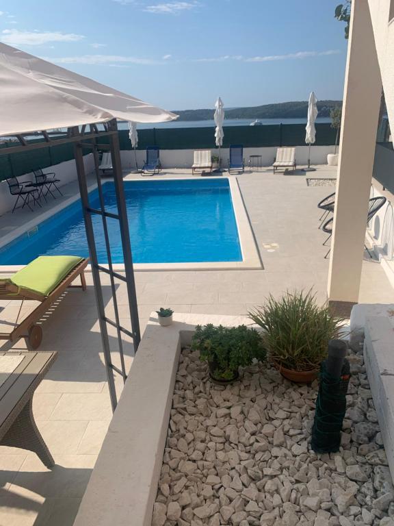 Bazén v ubytování Apartments Villa Bella Vista Seget nebo v jeho okolí