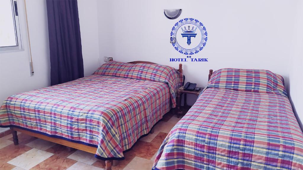 Postel nebo postele na pokoji v ubytování HOTEL TARIK Fnideq