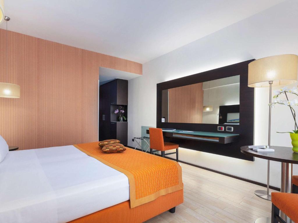 Postel nebo postele na pokoji v ubytování Hotel Mercure Siracusa