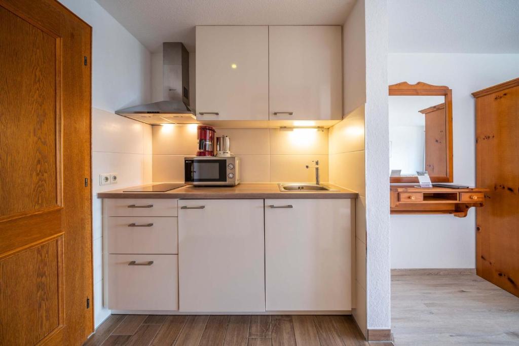 Kuchyň nebo kuchyňský kout v ubytování Hotel Seepark Appartements