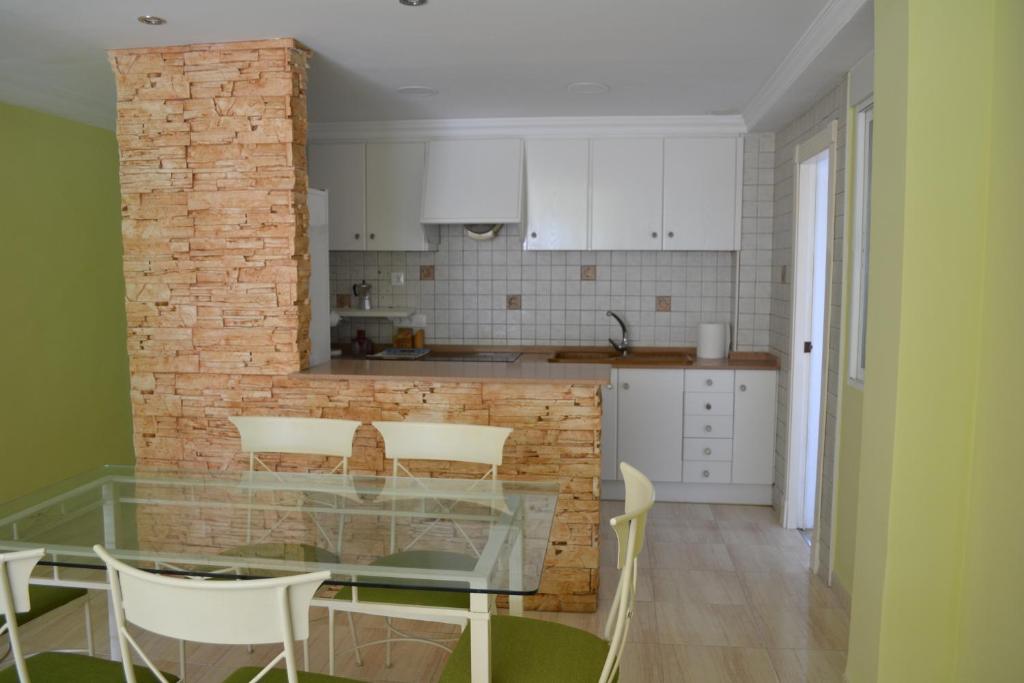 Kuchyň nebo kuchyňský kout v ubytování Apartamento Cid