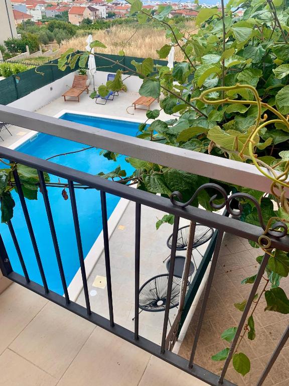 Bazén v ubytování Apartments Villa Bella Vista Seget nebo v jeho okolí