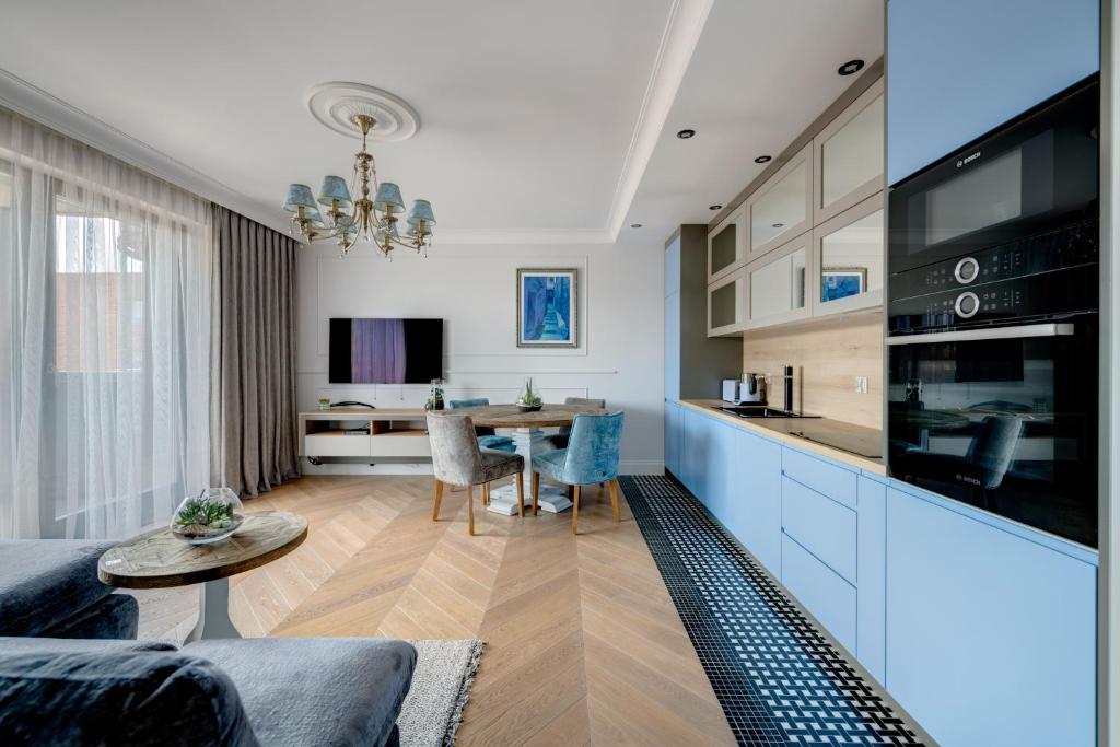 Televízia a/alebo spoločenská miestnosť v ubytovaní Unique Apartments - Browar Gdański