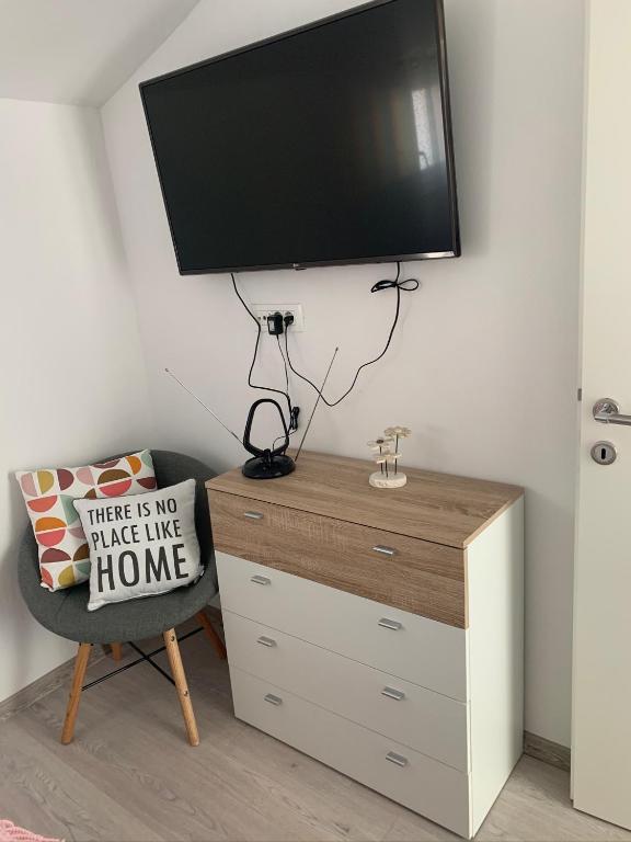 TV a/nebo společenská místnost v ubytování Apartments Villa Bella Vista Seget
