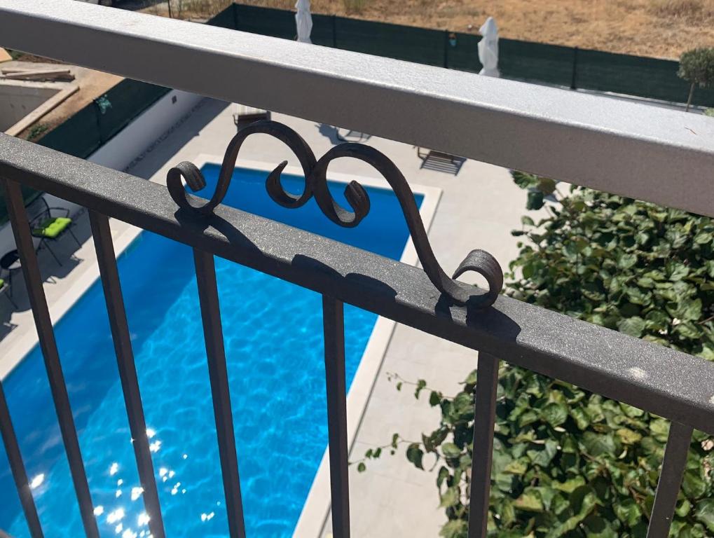 Bazén v ubytování Apartments Villa Bella Vista Seget nebo v jeho okolí