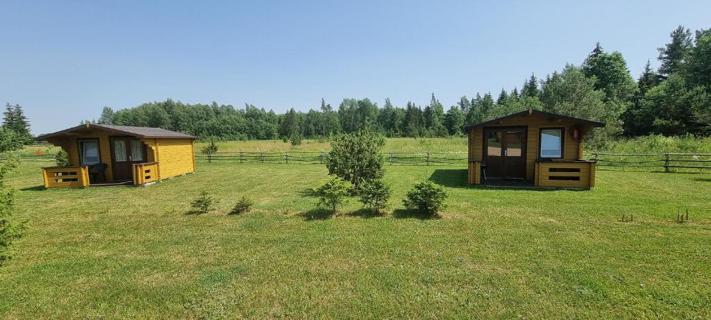Aed väljaspool majutusasutust Laasi-Jaani Holiday Homes