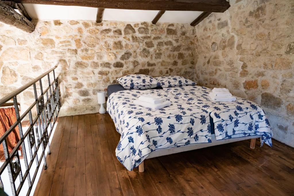 Postel nebo postele na pokoji v ubytování Fleur de Lys