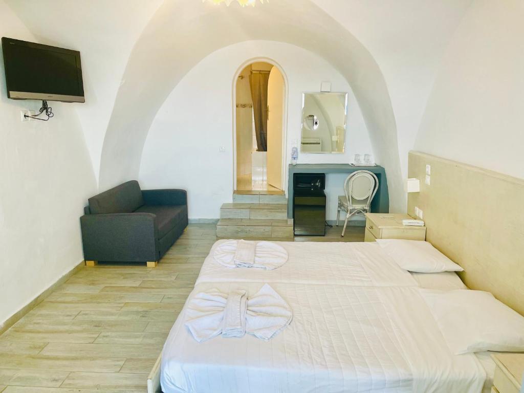 Loucas on the Cliff - Resim 15